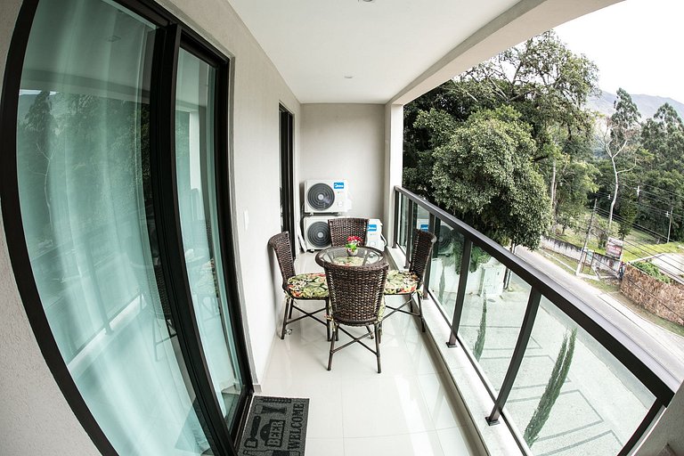 Apto Decorado com 2 suítes em Itaipava