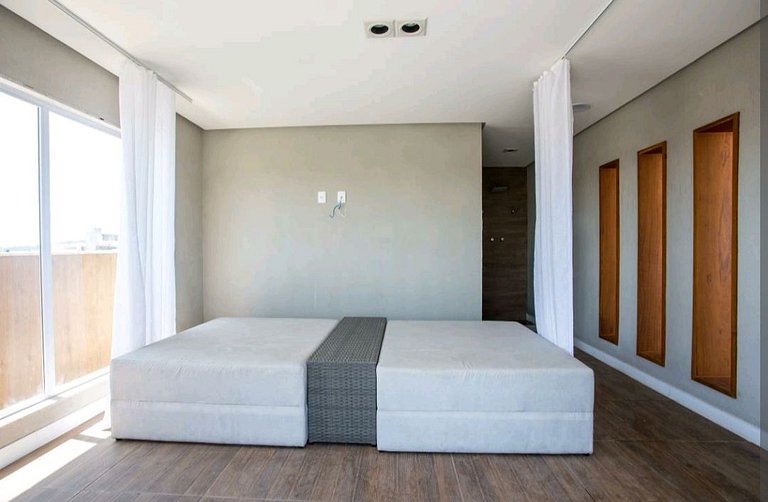 Flat 218 com piscina perto da Praia do Forte