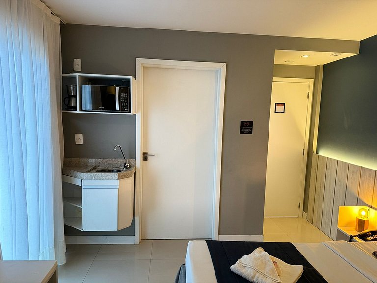Flat 218 com piscina perto da Praia do Forte