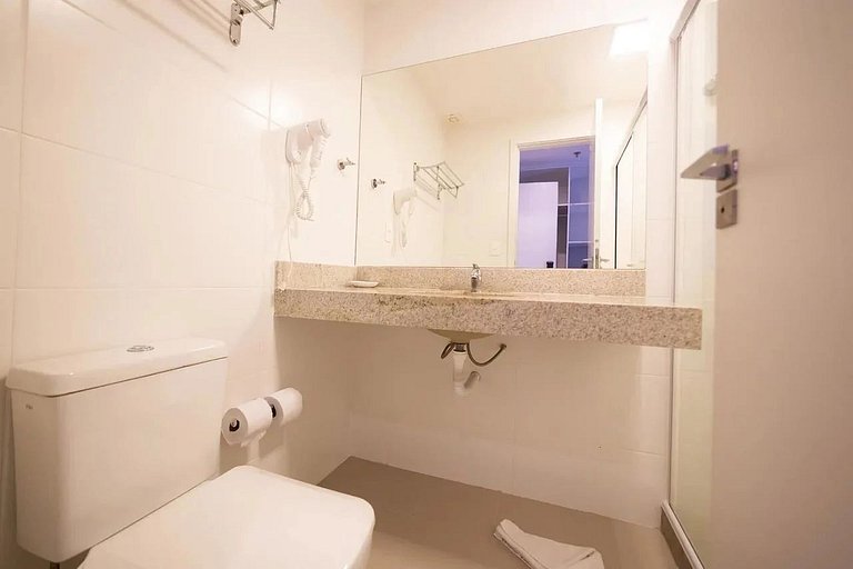 Flat 218 com piscina perto da Praia do Forte