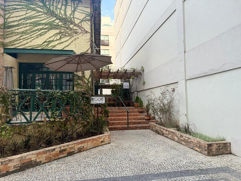 Apto Decorado com 2 suítes em Itaipava