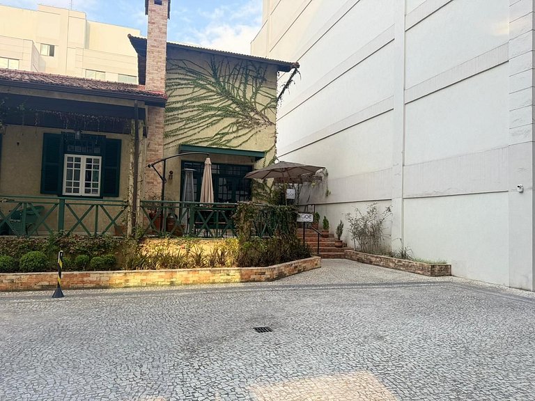 Apto Decorado com 2 suítes em Itaipava