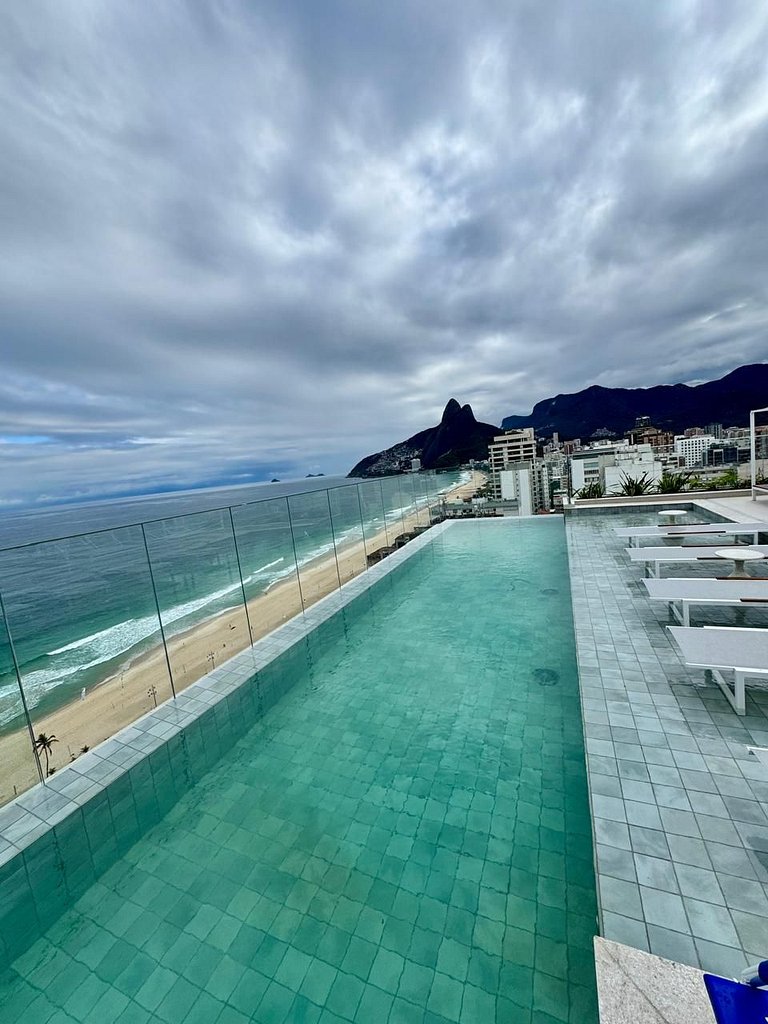 Estúdio com vista lateral mar em Ipanema